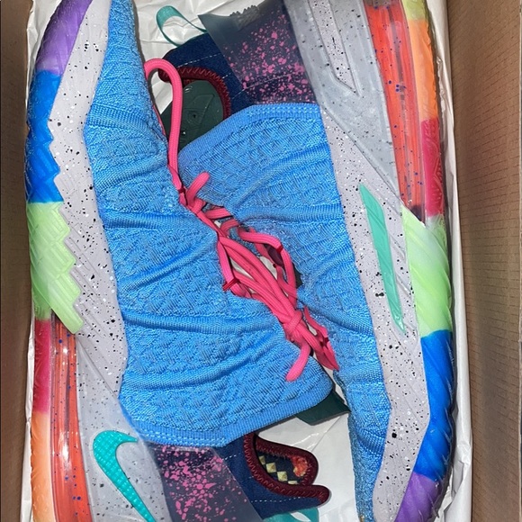 Nike Lebron 18 Basketball shoes - Sz w11 / m9.5 - Picture 1 of 7
